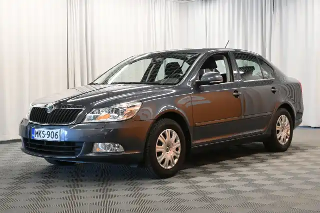 Harmaa Viistoperä, Skoda Octavia – MKS-906