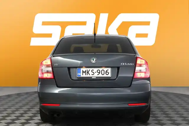 Harmaa Viistoperä, Skoda Octavia – MKS-906