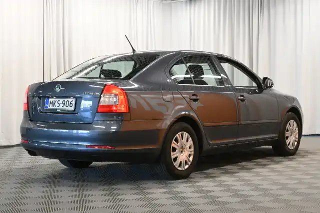 Harmaa Viistoperä, Skoda Octavia – MKS-906