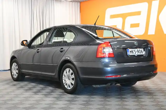 Harmaa Viistoperä, Skoda Octavia – MKS-906