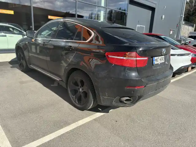 Musta Maastoauto, BMW X6 – MKT-690