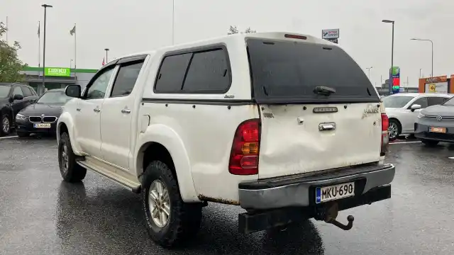 Valkoinen Avolava, Toyota Hilux – MKU-690