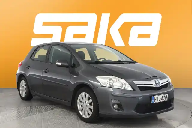 Harmaa Viistoperä, Toyota Auris – MKU-870