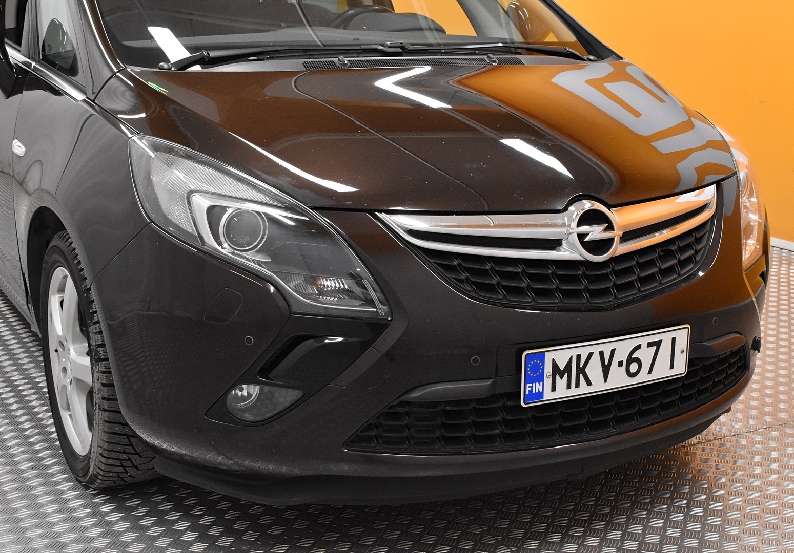 Ruskea Tila-auto, Opel Zafira Tourer – MKV-671