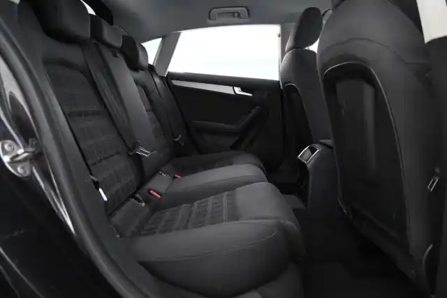 Harmaa Viistoperä, Audi A5 – MKX-261