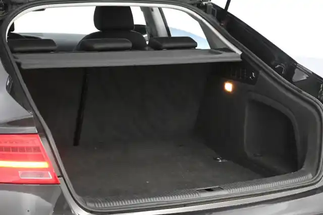 Harmaa Viistoperä, Audi A5 – MKX-261