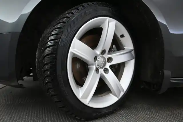 Harmaa Viistoperä, Audi A5 – MKX-261