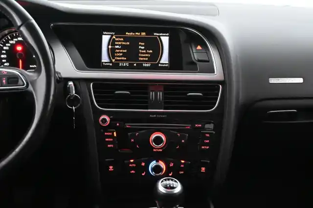 Harmaa Viistoperä, Audi A5 – MKX-261