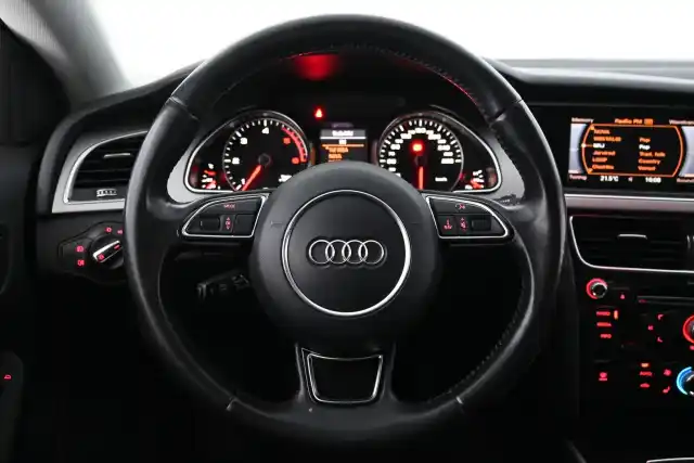 Harmaa Viistoperä, Audi A5 – MKX-261