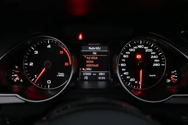 Harmaa Viistoperä, Audi A5 – MKX-261