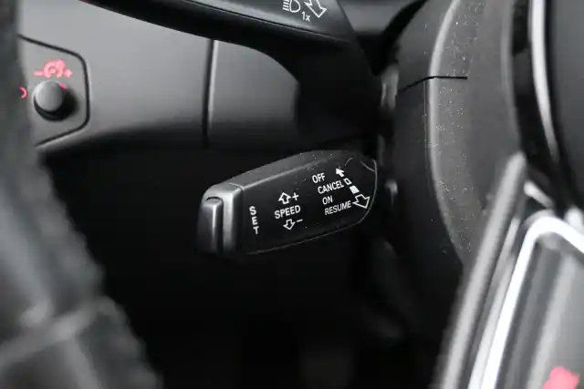 Harmaa Viistoperä, Audi A5 – MKX-261