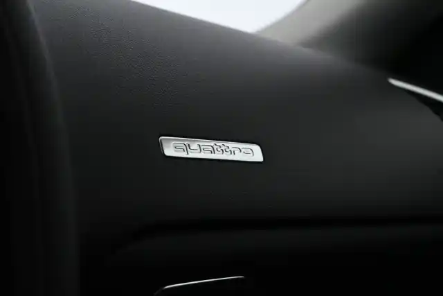 Harmaa Viistoperä, Audi A5 – MKX-261
