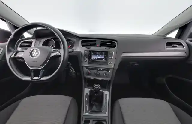 Punainen Viistoperä, Volkswagen Golf – MKZ-130