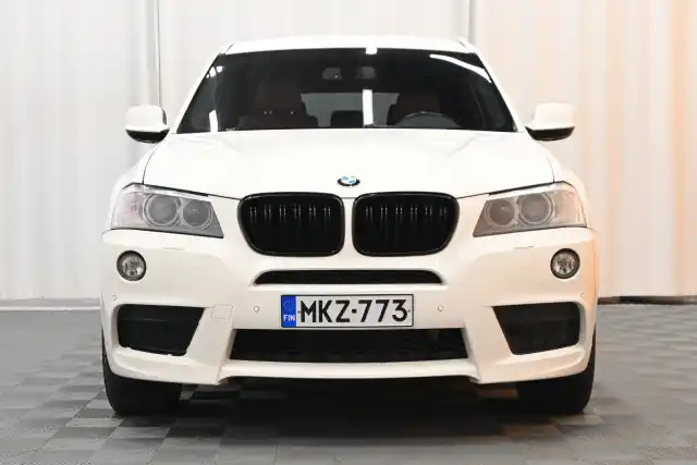 Valkoinen Maastoauto, BMW X3 – MKZ-773