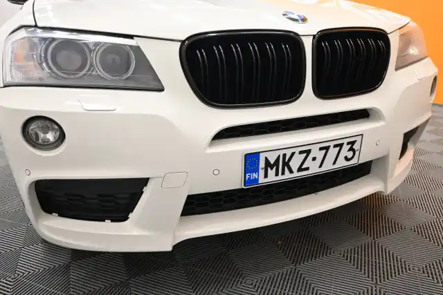 Valkoinen Maastoauto, BMW X3 – MKZ-773