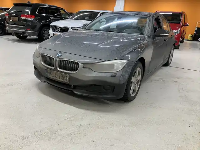 Musta Sedan, BMW 316 – MLA-130