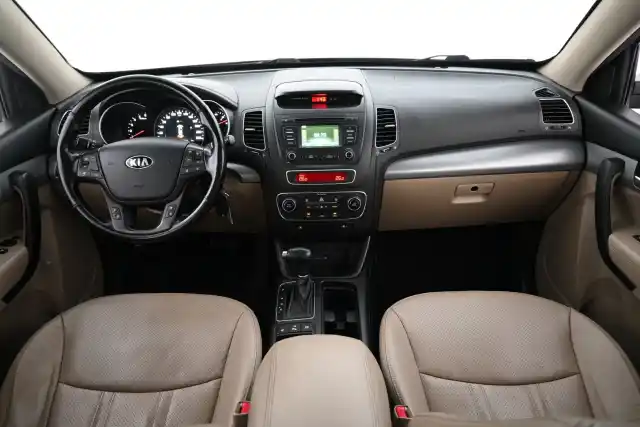 Ruskea Maastoauto, Kia Sorento – MLA-703