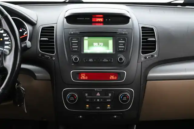 Ruskea Maastoauto, Kia Sorento – MLA-703