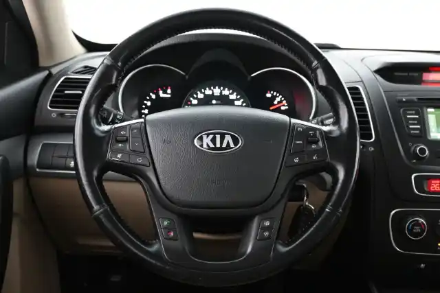 Ruskea Maastoauto, Kia Sorento – MLA-703