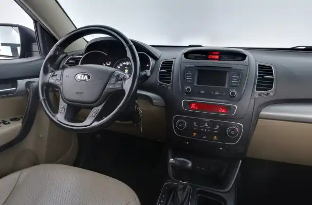 Ruskea Maastoauto, Kia Sorento – MLA-703