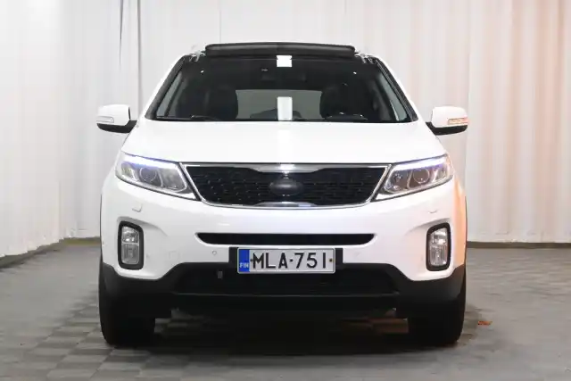 Valkoinen Maastoauto, Kia Sorento – MLA-751