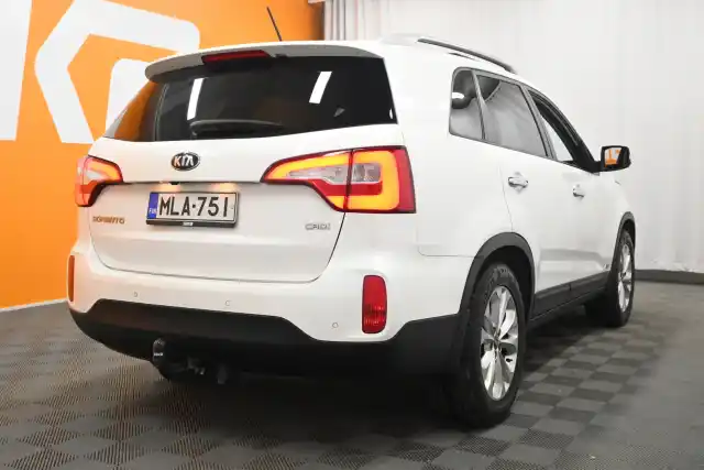 Valkoinen Maastoauto, Kia Sorento – MLA-751