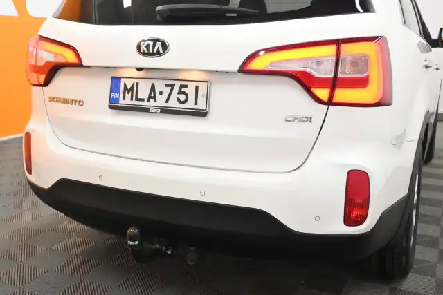 Valkoinen Maastoauto, Kia Sorento – MLA-751