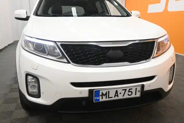 Valkoinen Maastoauto, Kia Sorento – MLA-751