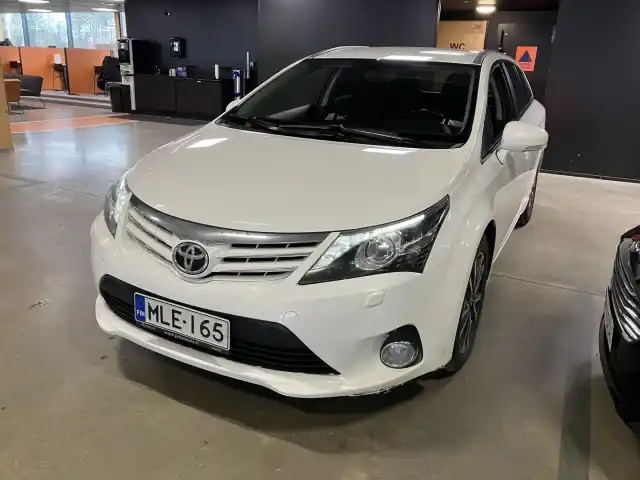 Valkoinen Farmari, Toyota Avensis – MLE-165