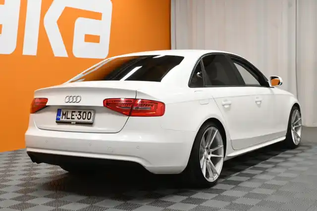 Valkoinen Sedan, Audi A4 – MLE-300