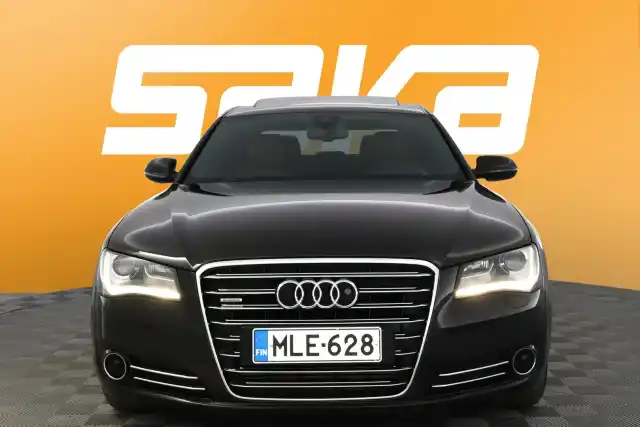 Musta Sedan, Audi A8 – MLE-628