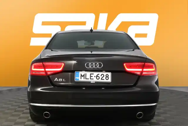 Musta Sedan, Audi A8 – MLE-628