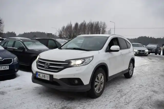 Valkoinen Maastoauto, Honda CR-V – MLJ-811