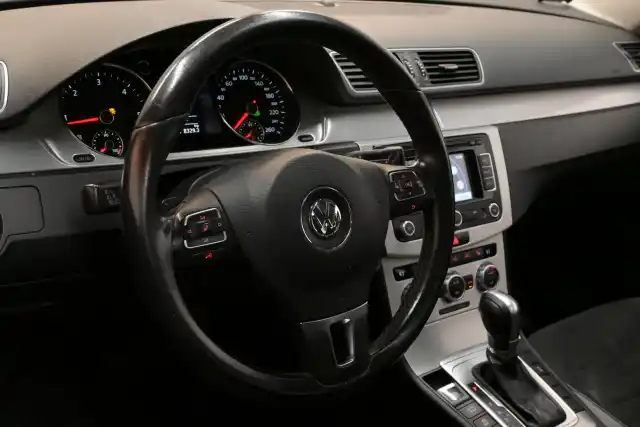 Valkoinen Farmari, Volkswagen Passat – MLK-166