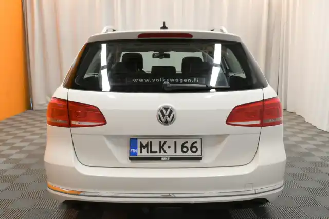 Valkoinen Farmari, Volkswagen Passat – MLK-166