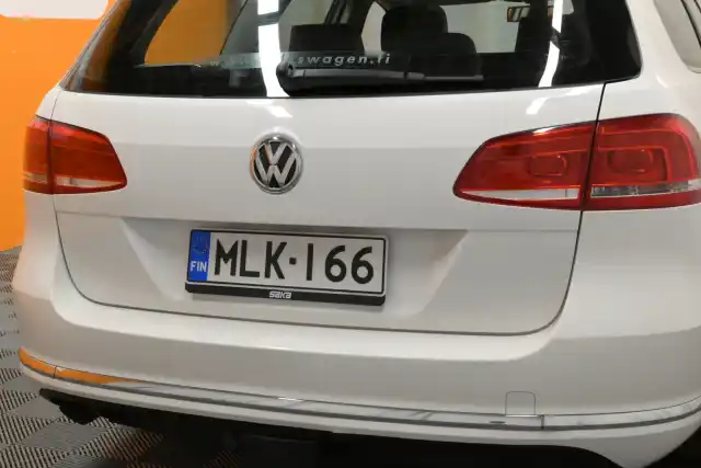 Valkoinen Farmari, Volkswagen Passat – MLK-166