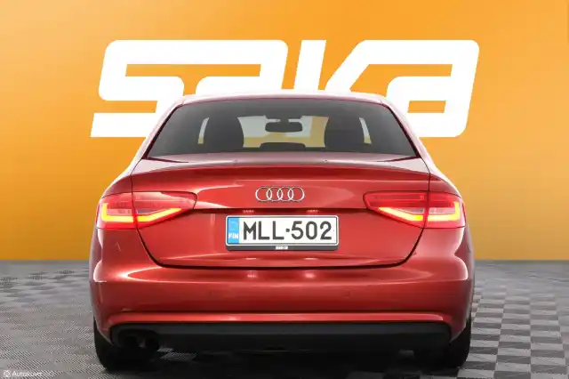 Punainen Sedan, Audi A4 – MLL-502