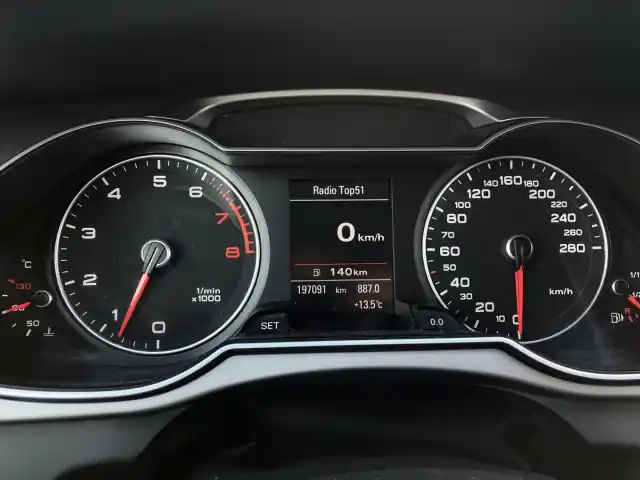 Valkoinen Sedan, Audi A4 – MLM-743