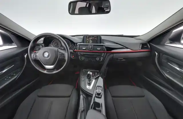 Valkoinen Farmari, BMW 320 – MLN-611