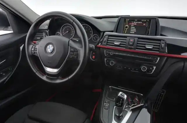 Valkoinen Farmari, BMW 320 – MLN-611