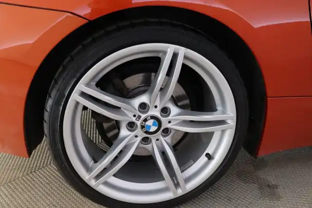 Oranssi Avoauto, BMW Z4 – MLN-659