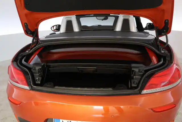 Oranssi Avoauto, BMW Z4 – MLN-659