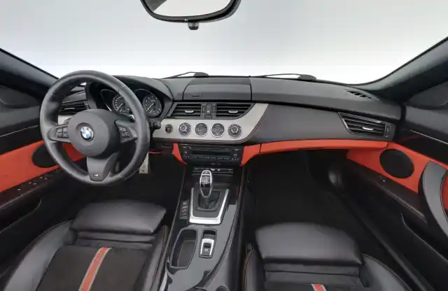 Oranssi Avoauto, BMW Z4 – MLN-659