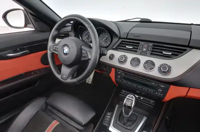 Oranssi Avoauto, BMW Z4 – MLN-659