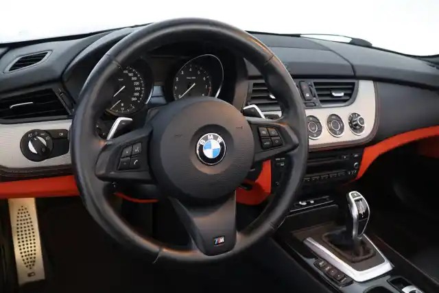 Oranssi Avoauto, BMW Z4 – MLN-659