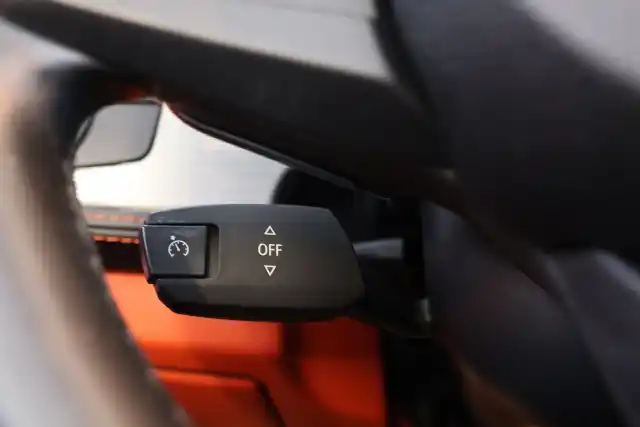 Oranssi Avoauto, BMW Z4 – MLN-659