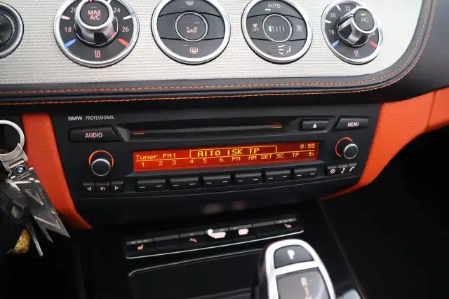 Oranssi Avoauto, BMW Z4 – MLN-659