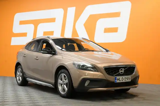 Ruskea (beige) Viistoperä, Volvo V40 Cross Country – MLO-295