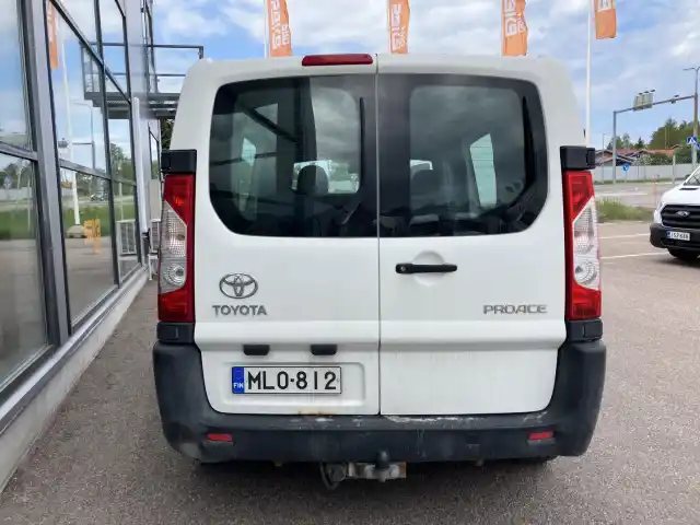 Valkoinen Pakettiauto, Toyota Proace – MLO-812