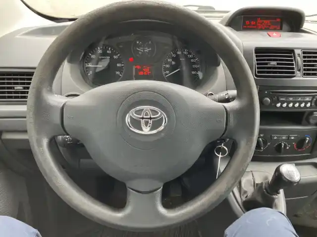 Valkoinen Pakettiauto, Toyota Proace – MLO-812